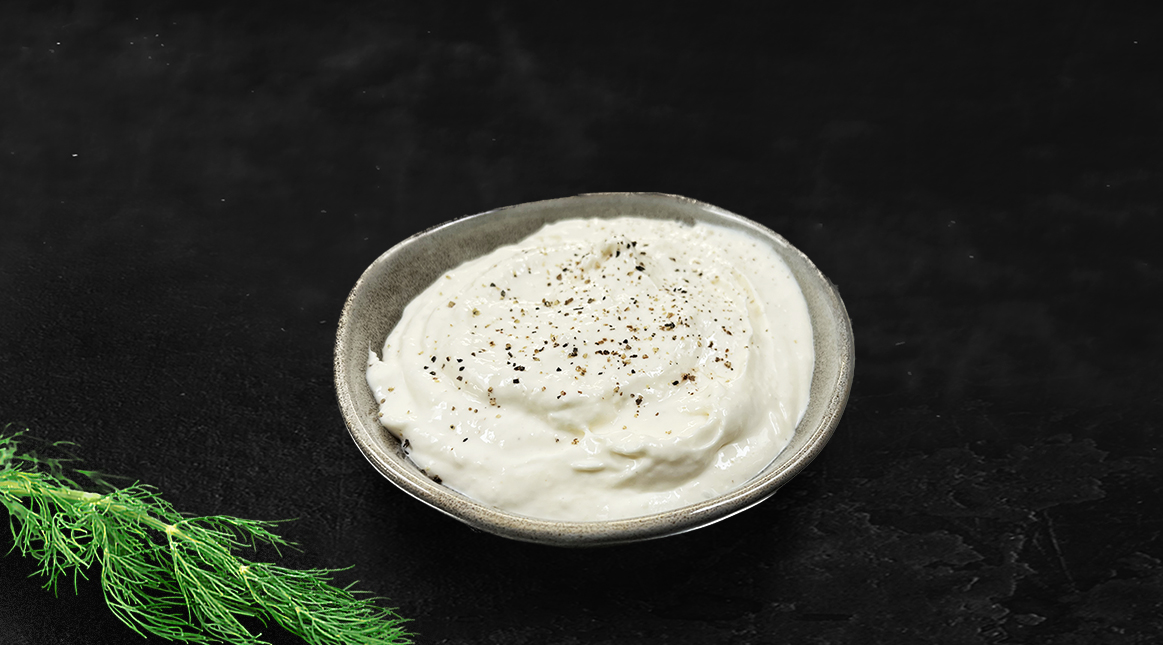 sausje mierikswortel en zure room