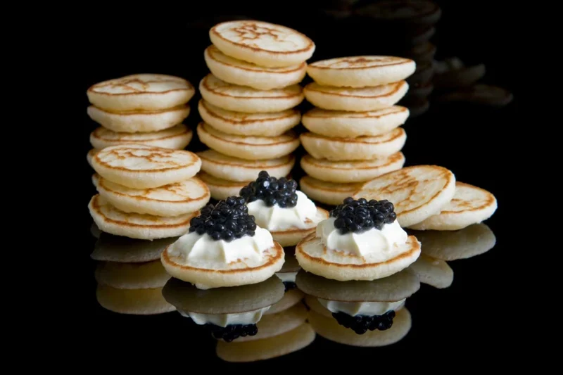 Blini voor kaviaar en zure room
